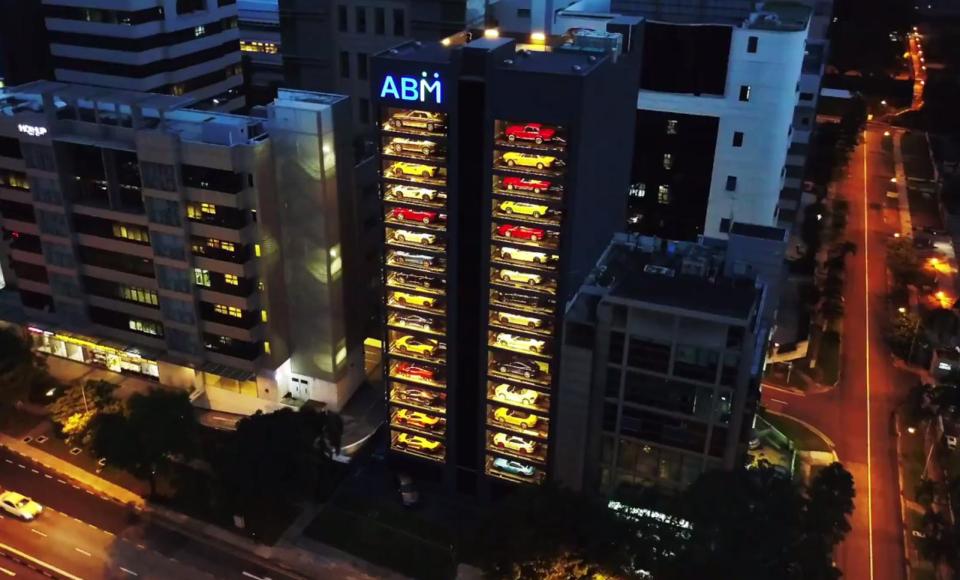 Autobahn Motors opens the world's largest car vending machine