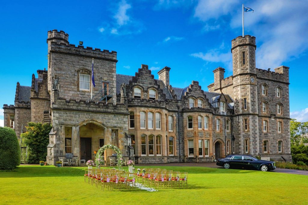 The Cheat Sheet: British castles, photogenic stores, and tempura restaurants