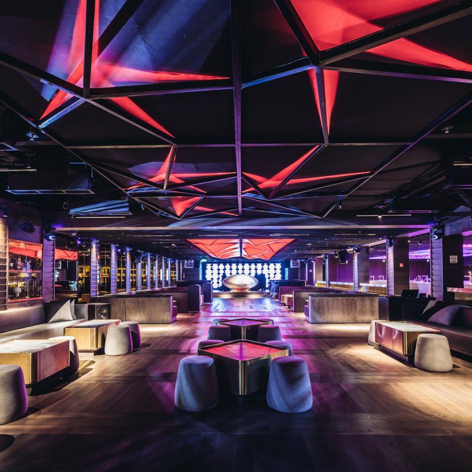 The Cheat Sheet: 2018’s fashion trends, cigar bars, and a Maldivian paradise