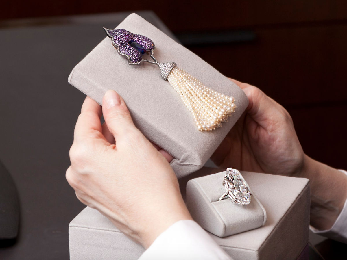 Imperial jewels sell for $3 million in Christie's auction