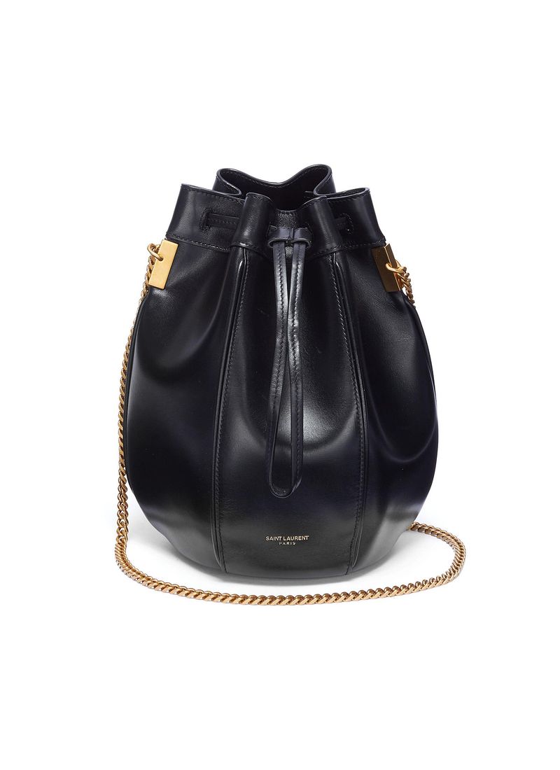 8 mini bucket bags to carry to your weekend brunches