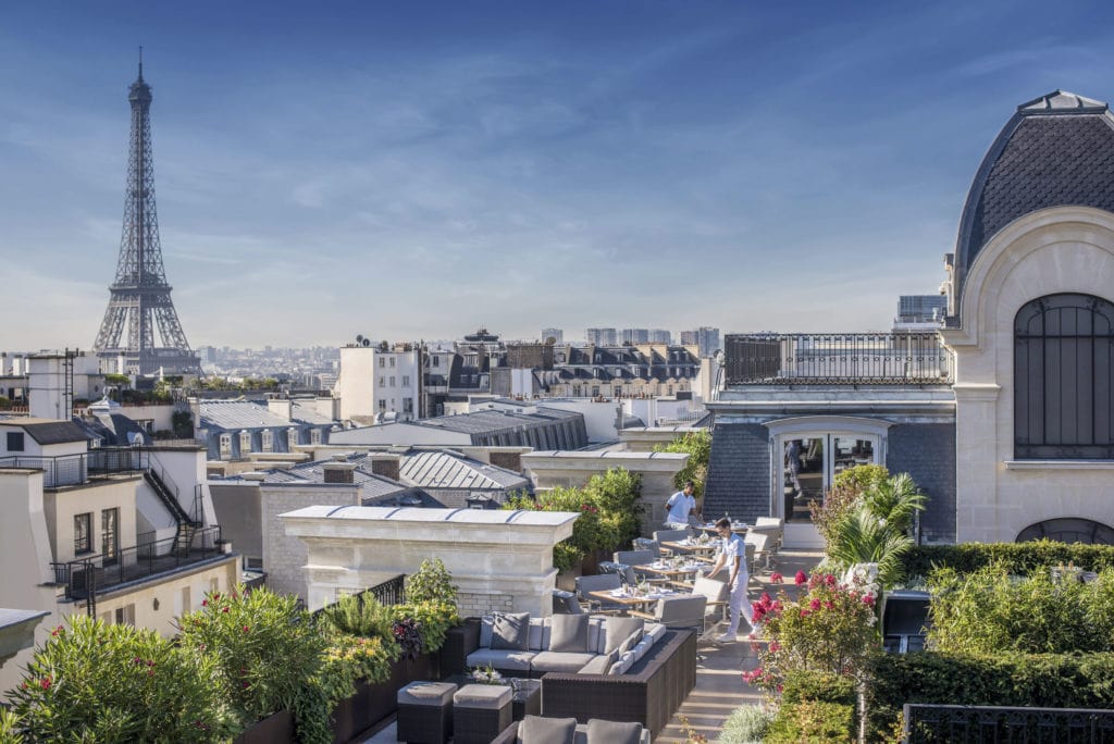 Rooftop bars in Paris to spend those warm days on