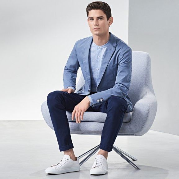 LSA Dressiquette Crash Course On How To Wear A Suit With Sneakers LSA Dressiquette Crash Course On How To Wear A Suit With Sneakers