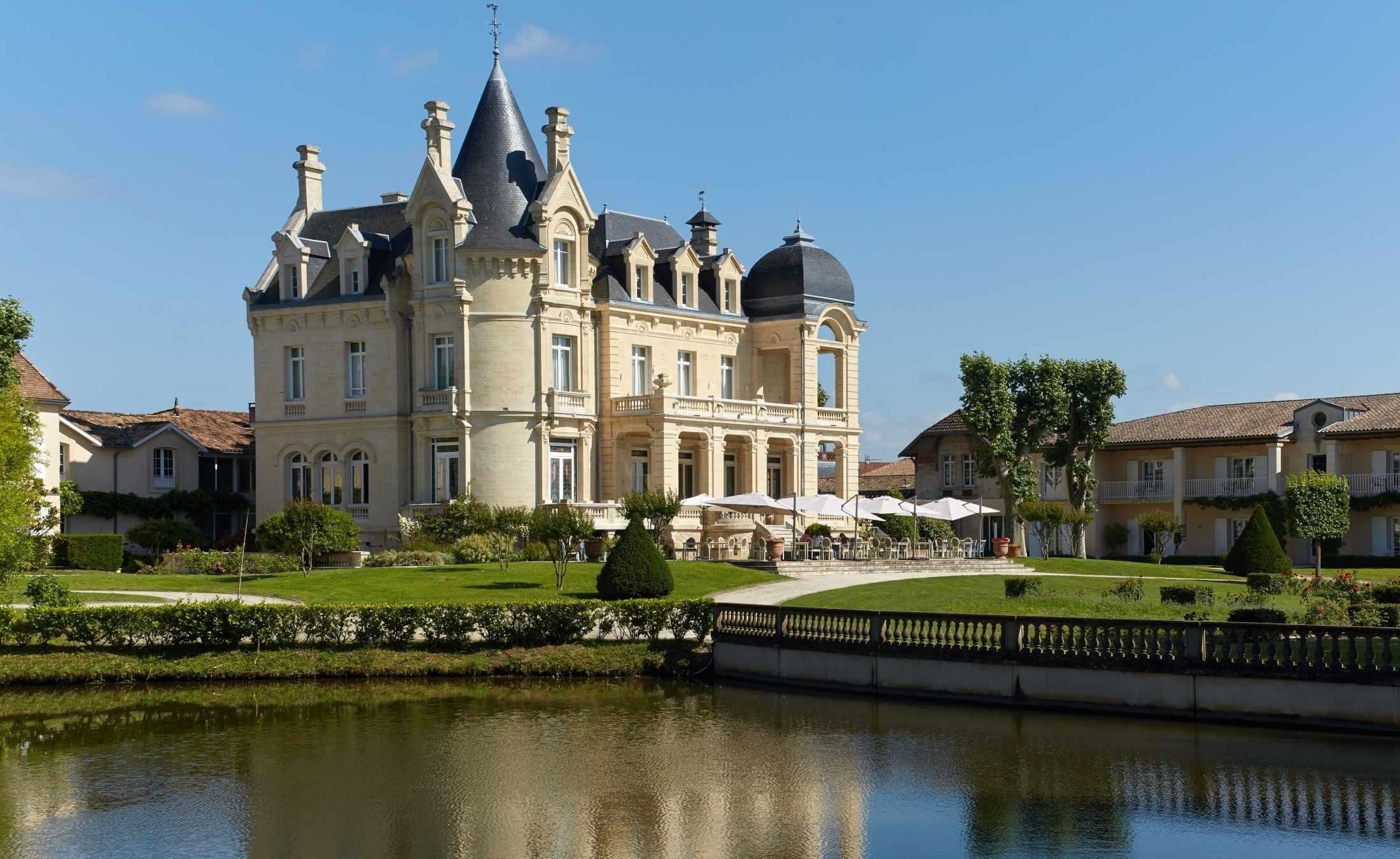 the-best-wine-hotels-in-bordeaux-to-have-your-wine-and-drink-it-too