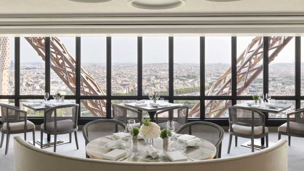 Eiffel Tower: the world renowned restaurant Jules Verne reopens its doors