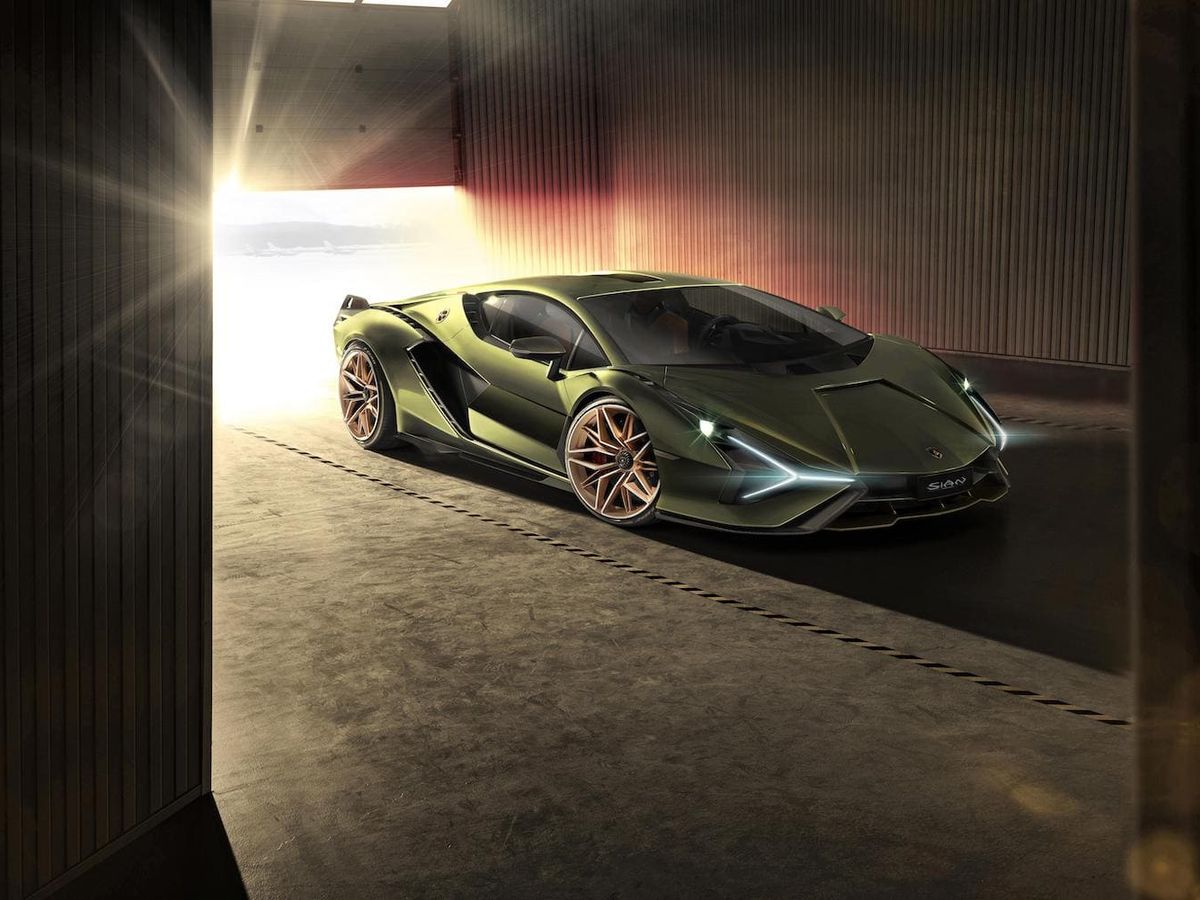 A Lamborghini hybrid, Bugatti's 300mph record, and more car news