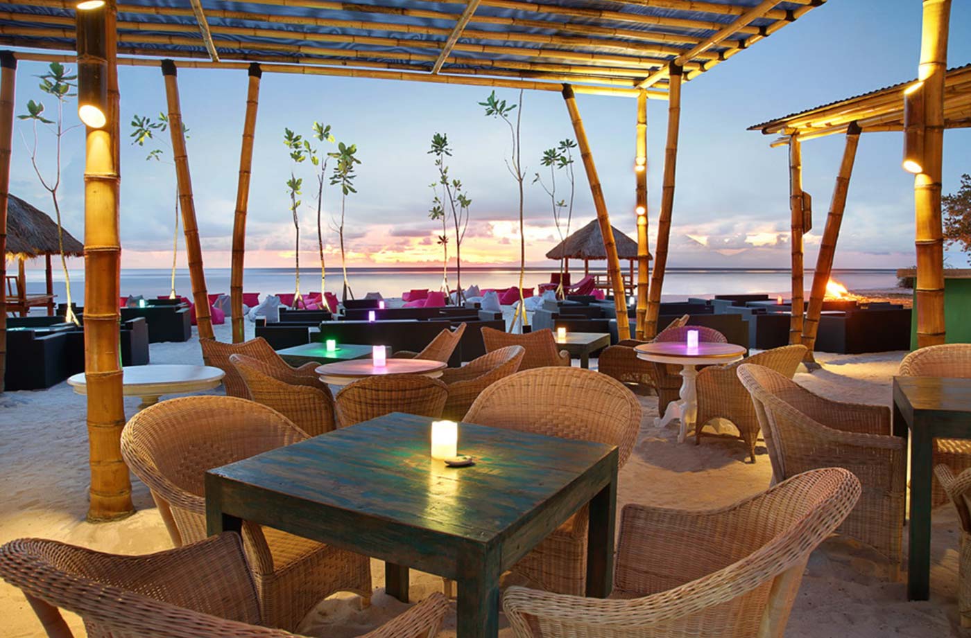 Sunset Kiss Beach Lounge