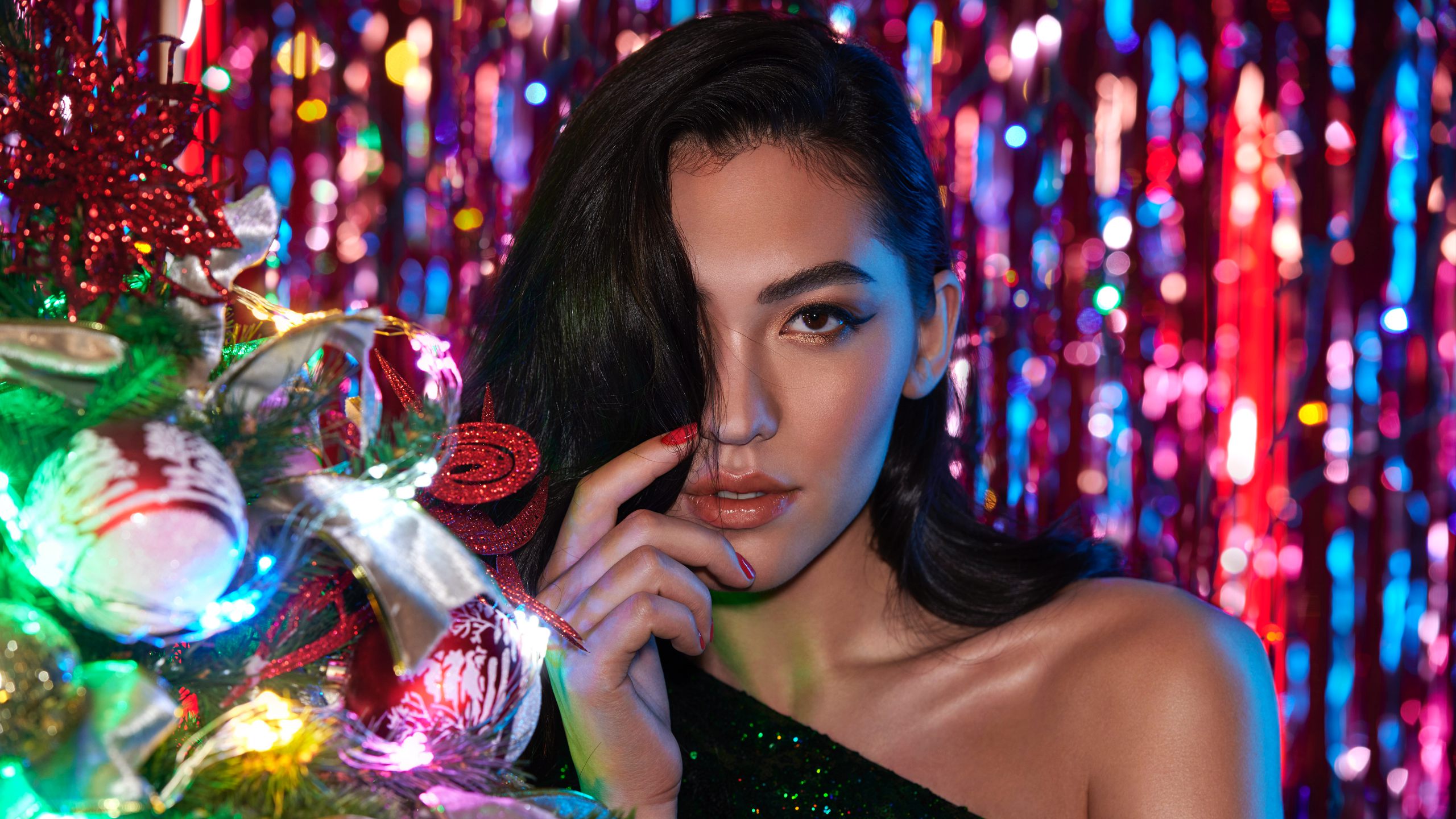 Charlotte Tilbury dazzles us with four bewitching looks for the festive season