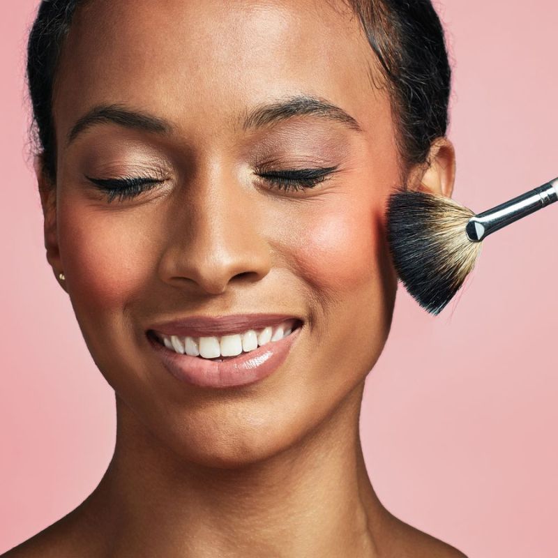 Cara pakai blusher yang betul untuk setiap bentuk muka, baru naik seri!