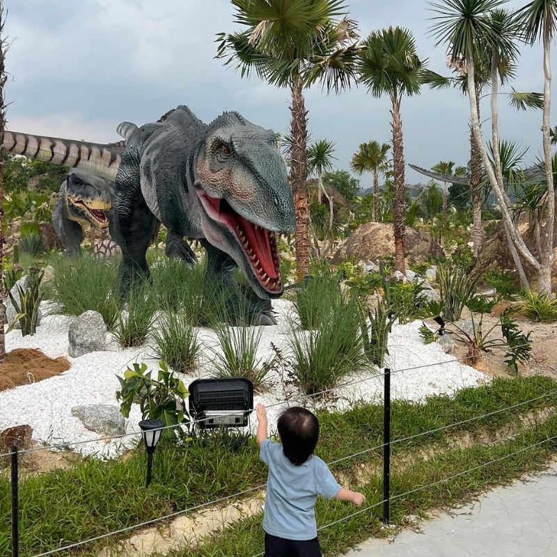 Destinasi buat si cilik! Taman tema dinosaur terbesar di Malaysia kini dibuka