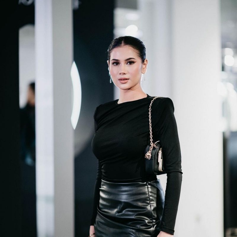 Bella Hanna sahaja yang boleh tawan hati Redza Rosli, kenalinya menerusi biodata ini