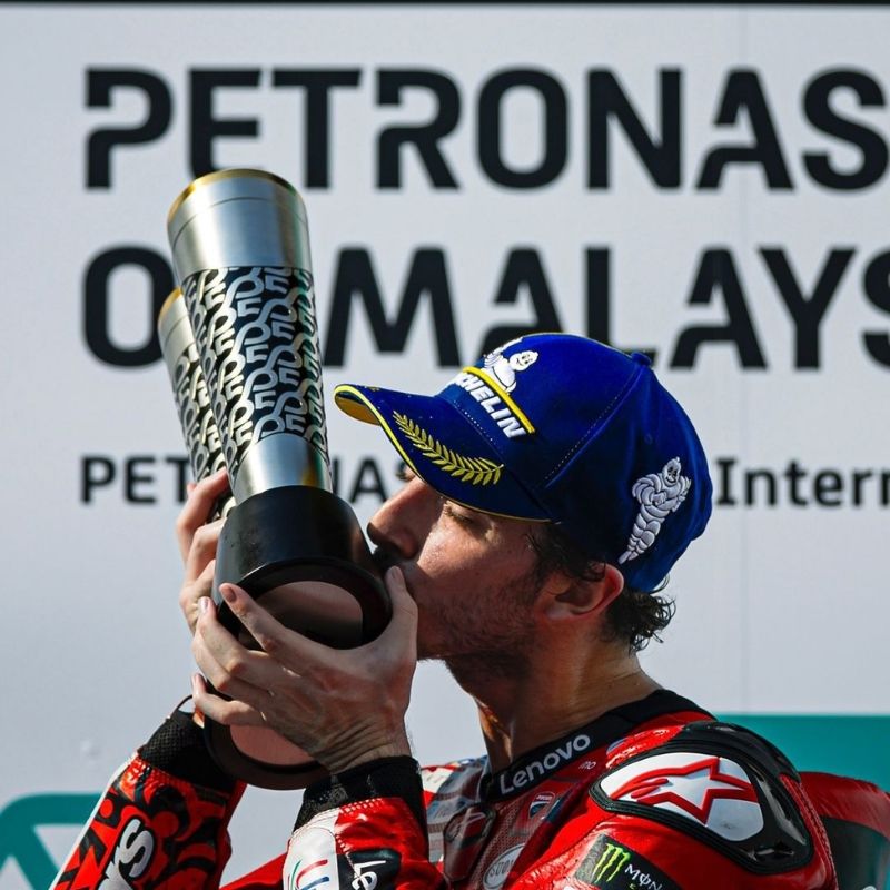 Francesco Bagnaia muncul juara di pentas MotoGP PETRONAS Grand Prix Malaysia 2024