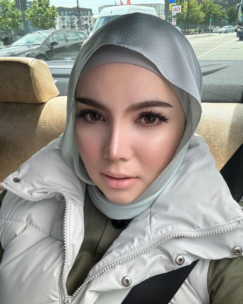 cik epal, biodata cik epal, cik epal berjerai, dewi jofliam