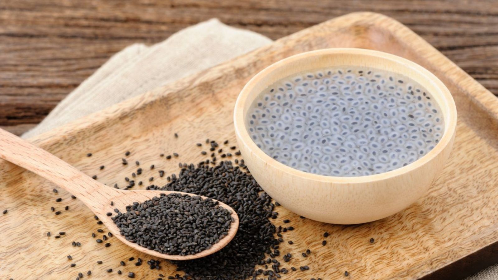 Biji selasih vs chia seed: Memilih ‘superfood’ yang tepat untuk diet sihat anda