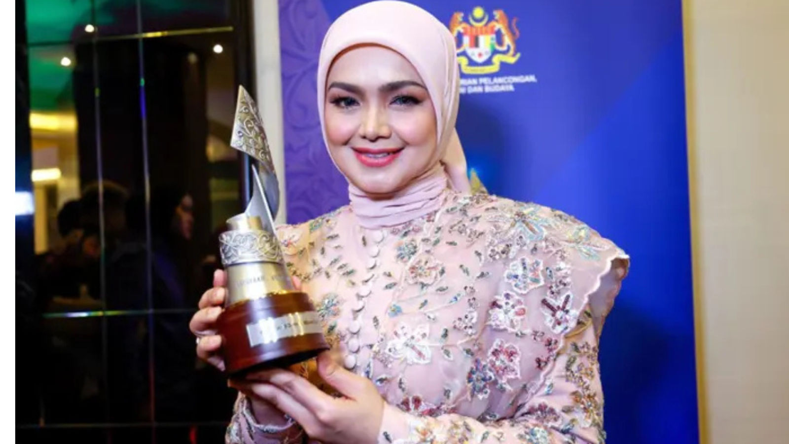 Siti Nurhaliza dinobat sebagai Biduanita Negara sebaris bintang lagenda