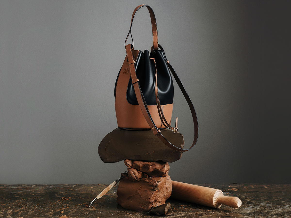 LOEWE - The Balloon bag in black and tan pre-launches exclusively