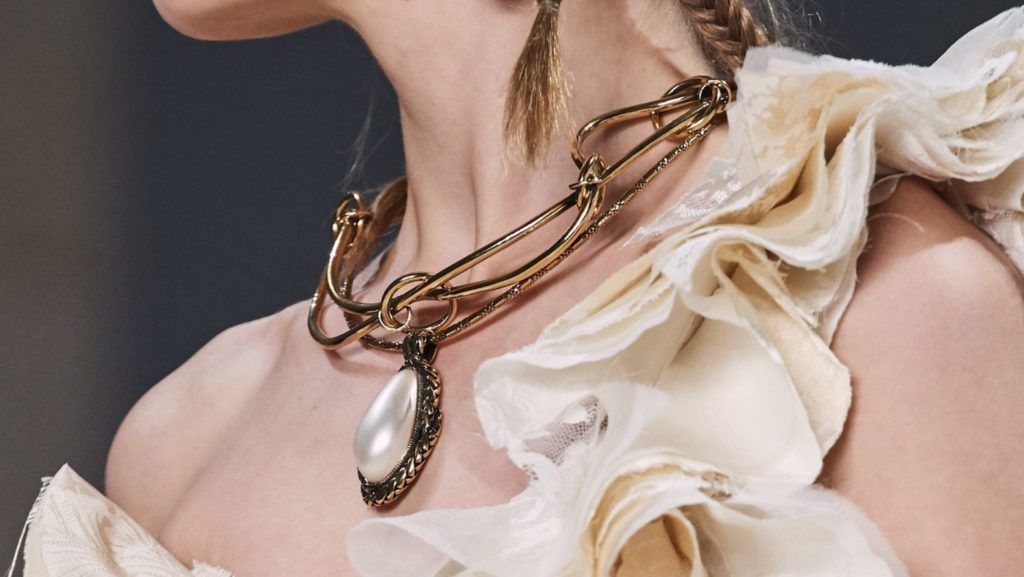 How to accessorise with pearls in 2020