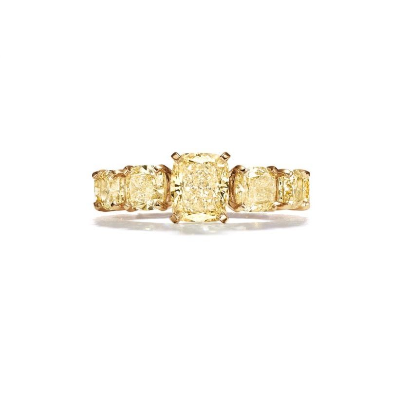 yellow diamond pantone 2021