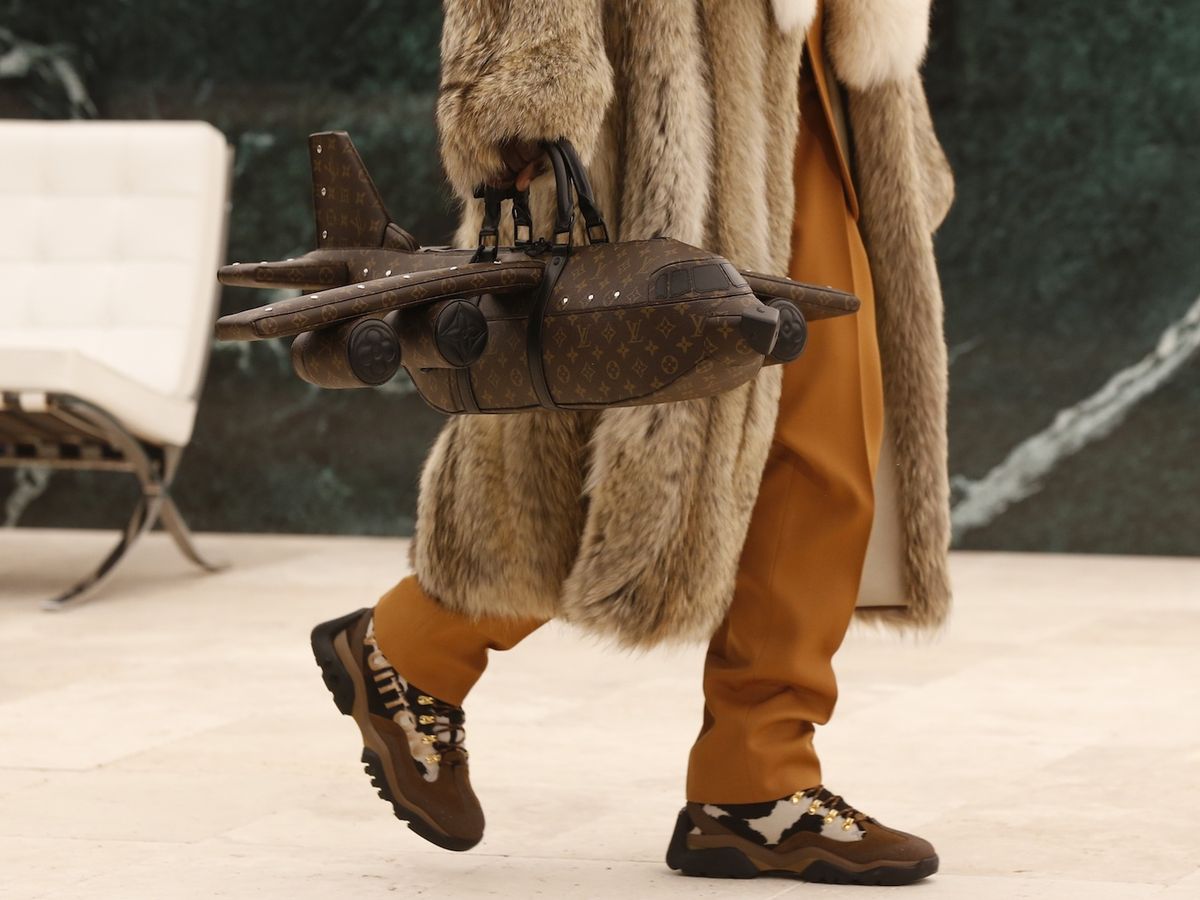 In Review: Virgil Abloh Brings Louis Vuitton Home With Fall 2021 Menswear  Collection