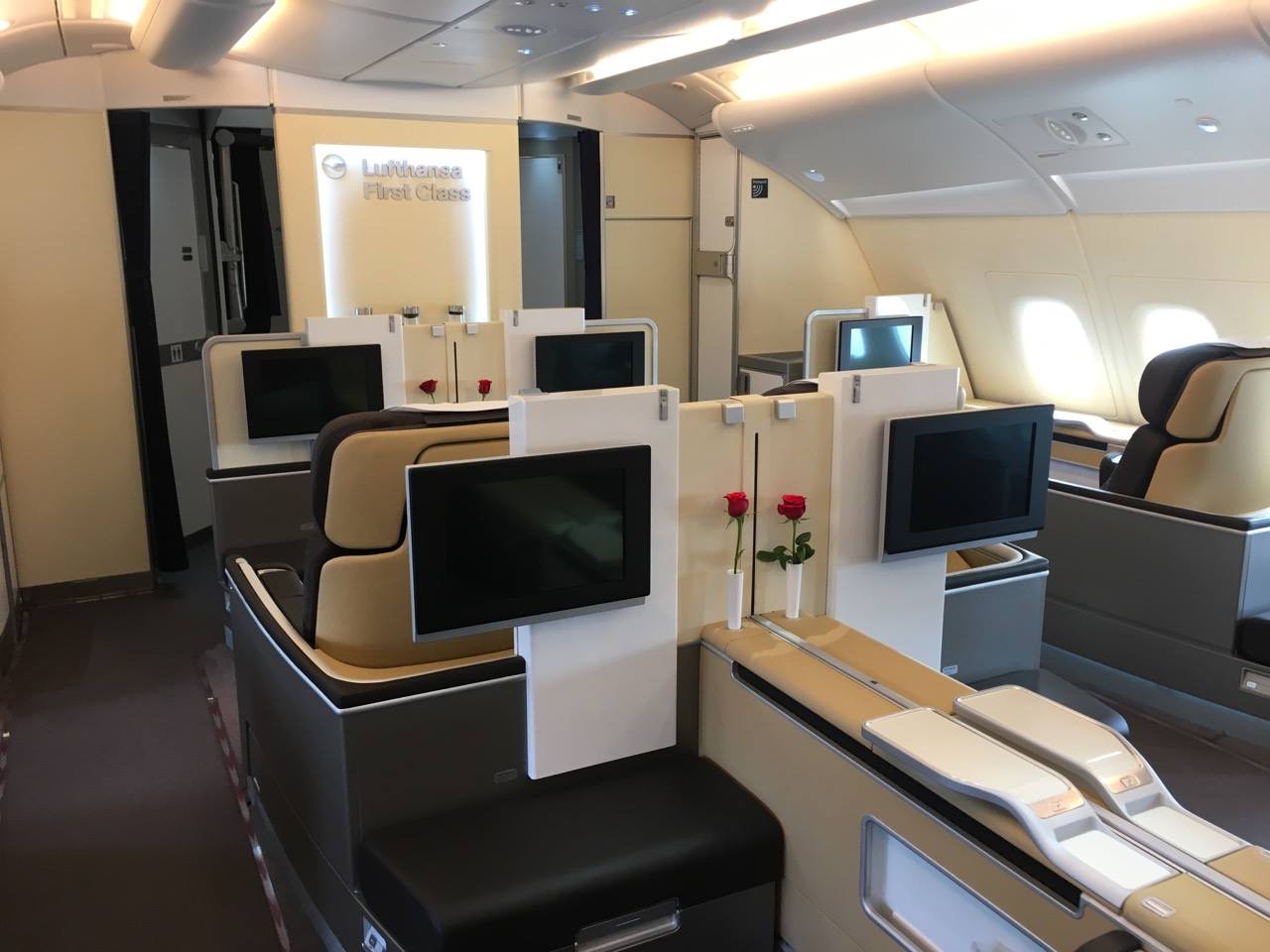 Best first class. Первый класс Люфтганза. Lufthansa first class. Lufthansa Business class. Lufthansa бизнес класс.