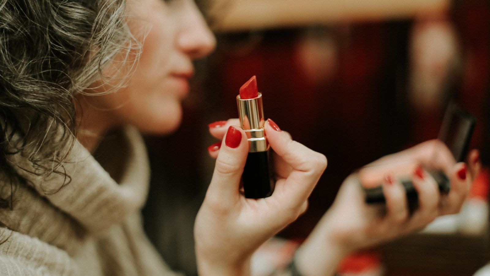 Smooch Away! These 17 smudge-proof lipsticks that last long