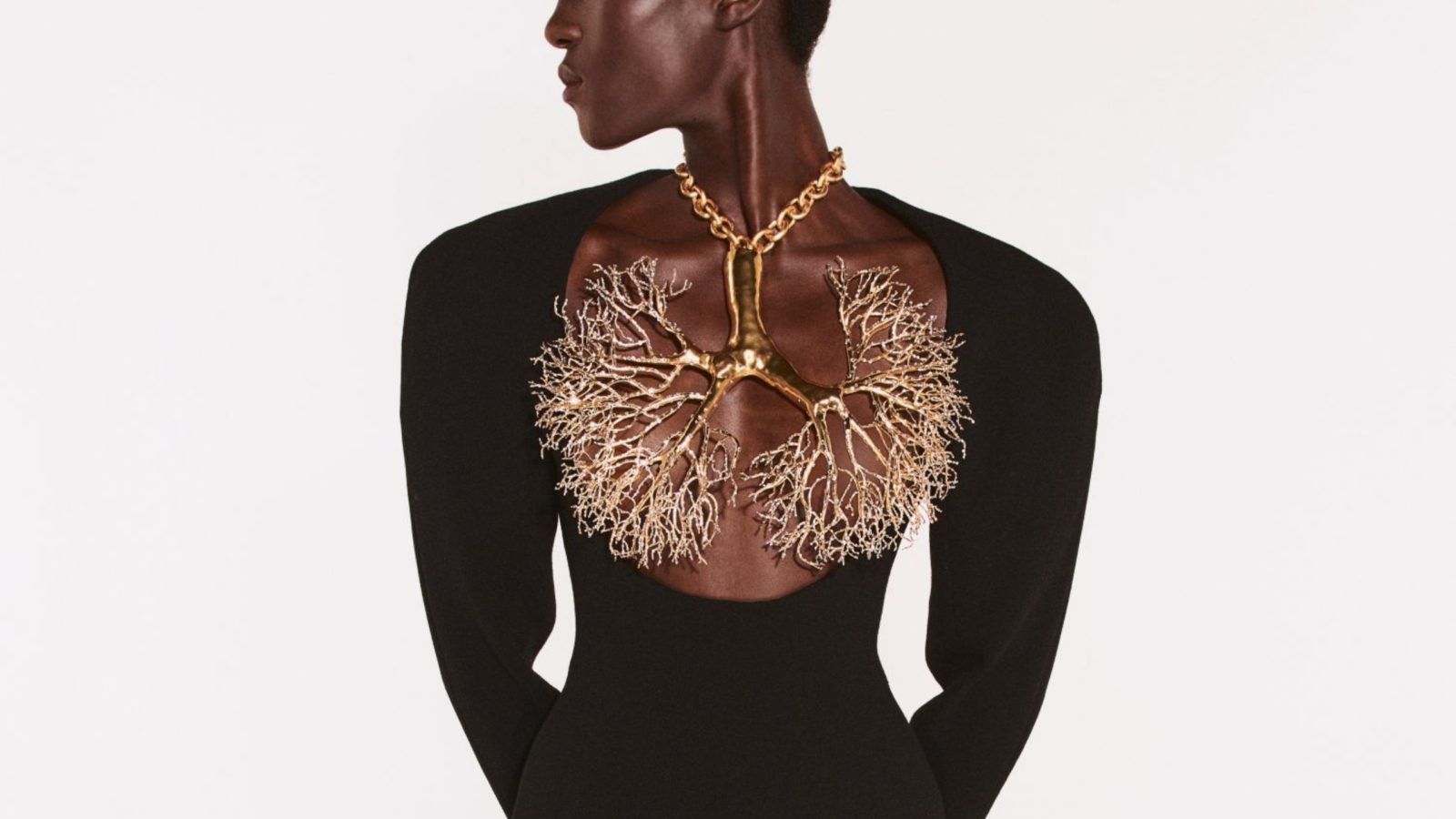 Big Statement: 10 very large necklaces inspired by that viral Bella Hadid look