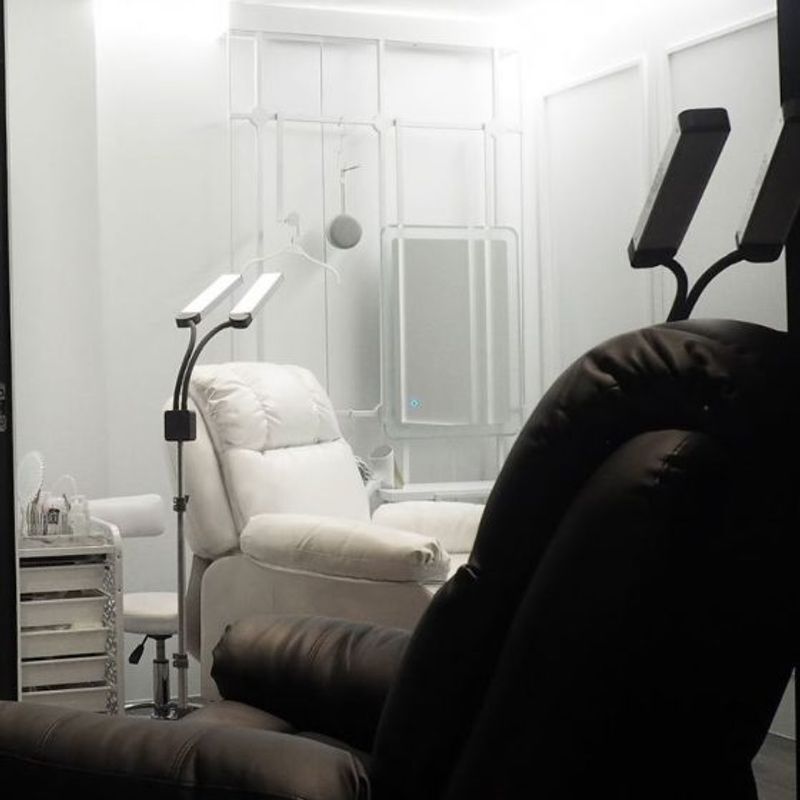 Where to get eyelash extensions and lifts in Hong Kong