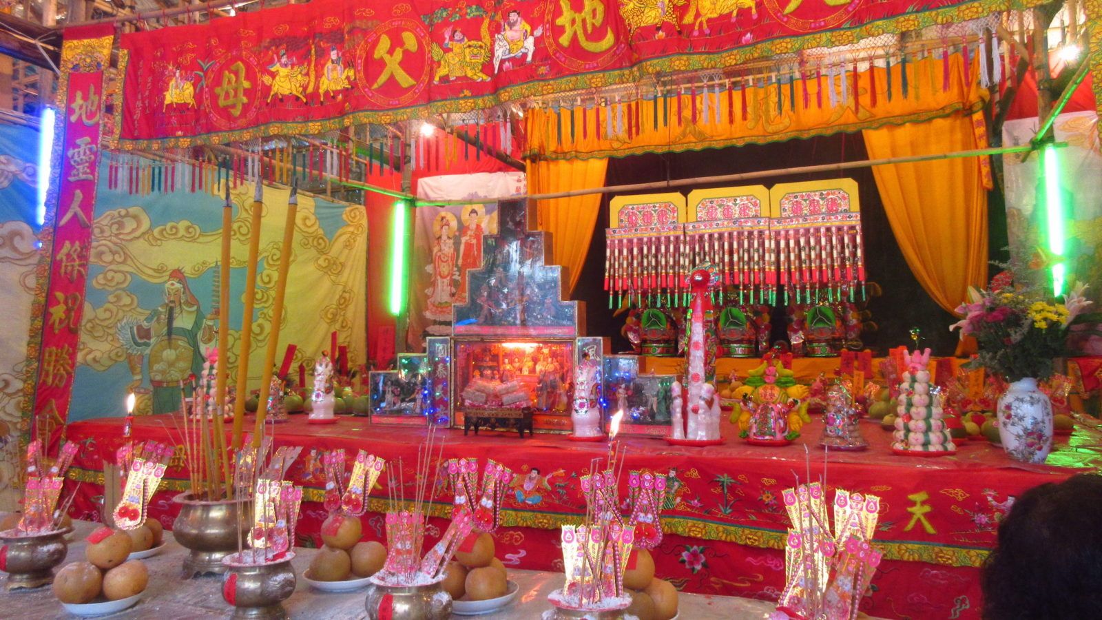 Hội chùa Yulan là một trong những lễ hội truyền thống quan trọng nhất ở Trung Quốc, đi kèm với nhiều hoạt động văn hóa và tôn giáo. Tham dự lễ hội, bạn sẽ được tự do hòa mình vào không khí tưng bừng và trang trọng của người dân Trung Quốc. Hãy xem hình ảnh liên quan để khám phá thêm về Yu Lan Festival và những điều thú vị của lễ hội này.