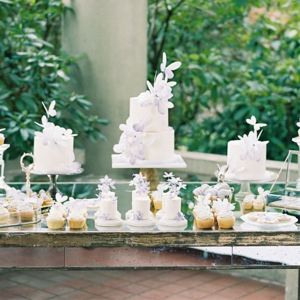 How to style your wedding cake table