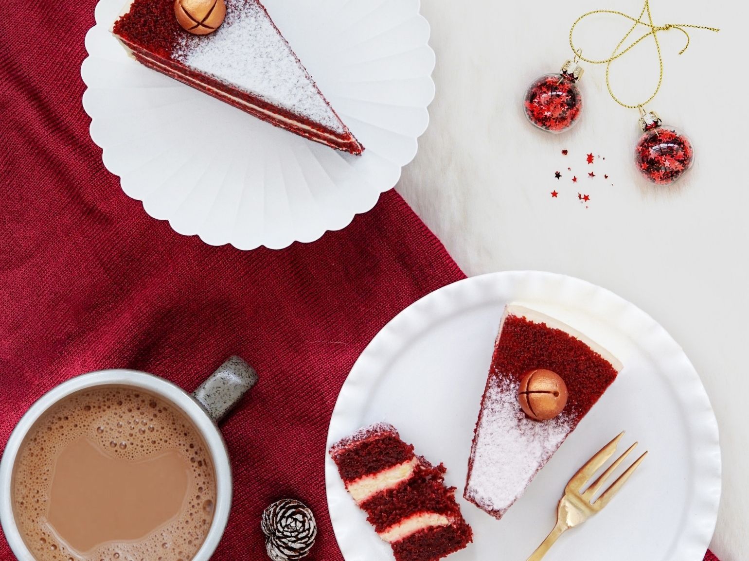Lady-M-Christmas-Red-Velvet