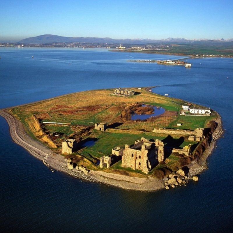A small British Island is looking for someone to run its pub – and serve as ‘King’