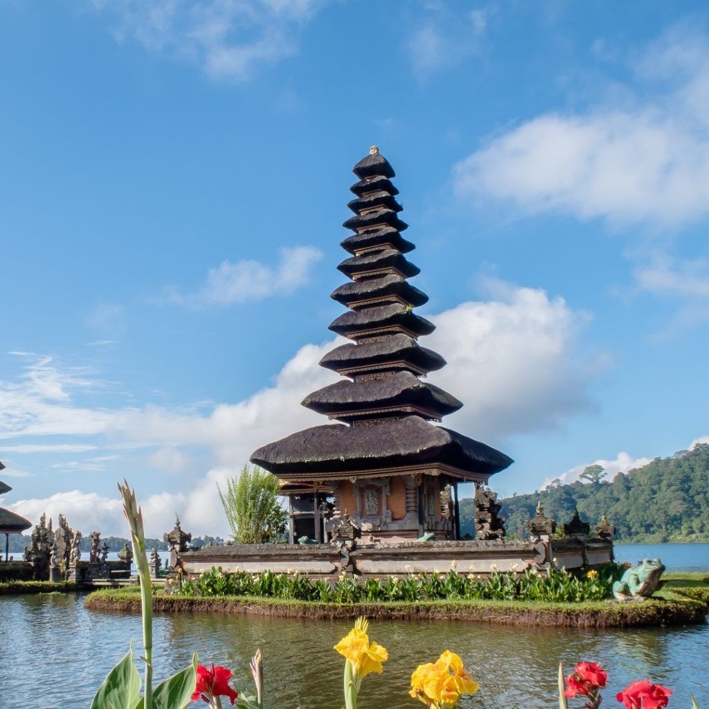 Foreign tourists return to Bali in first international flight