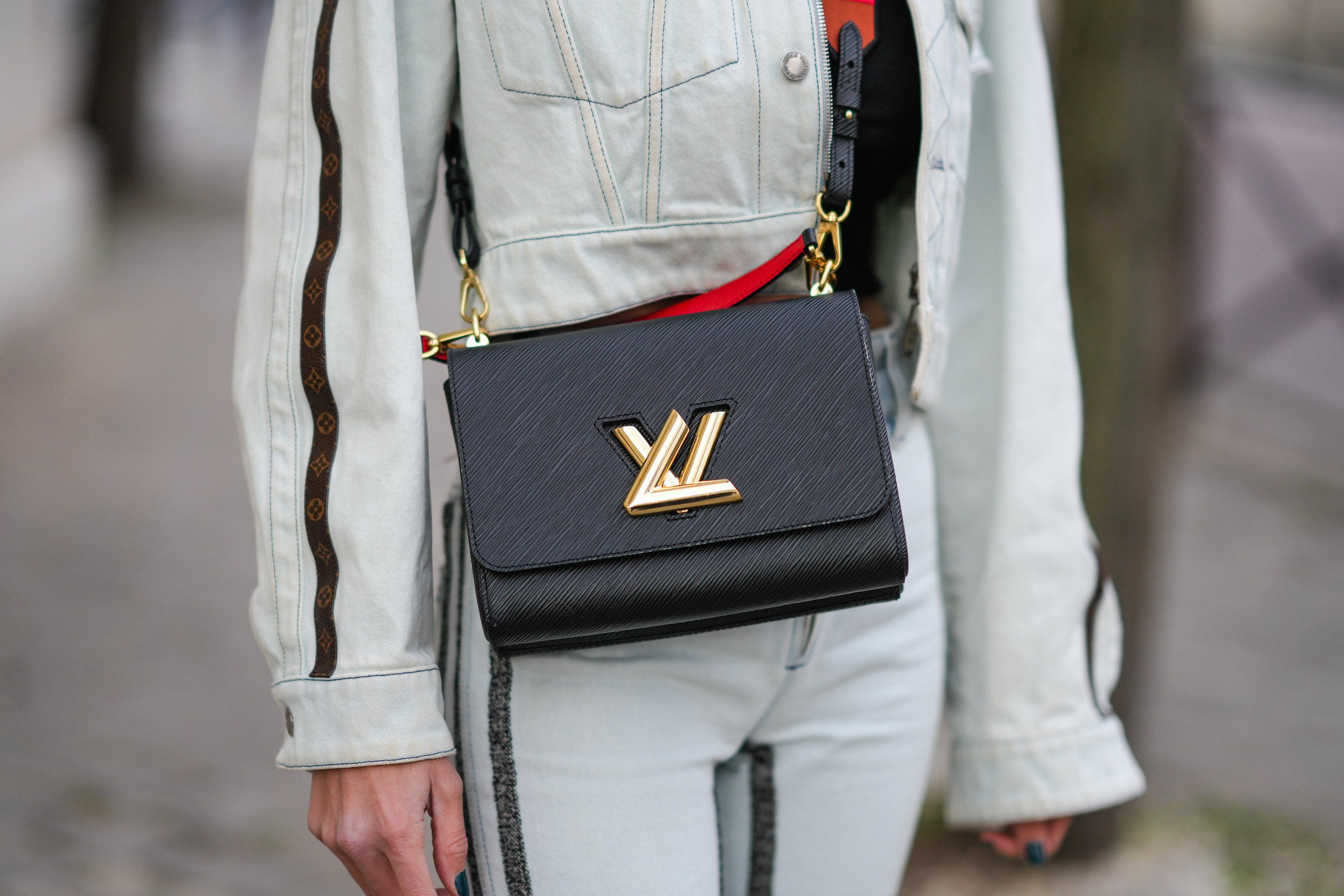 Louis Vuitton Black and White Floral Printed Embossed Calfskin Petite Malle Silver Hardware, 2017 (Like New), Grey/White Womens Handbag