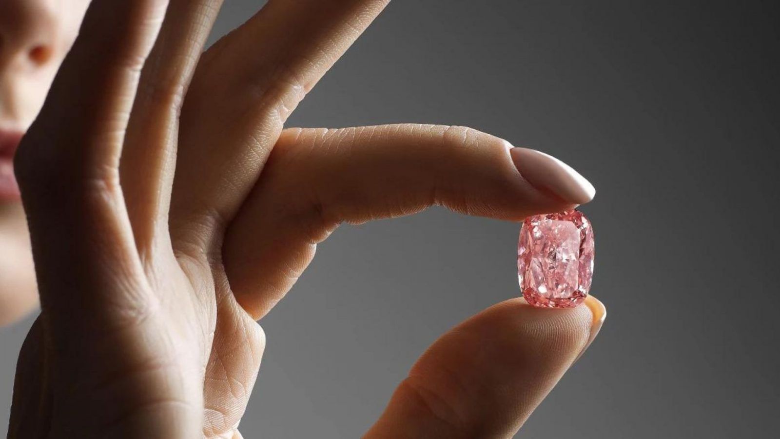 Pink Diamond Linked To Queen Elizabeth To Go On Auction At Hong Kong