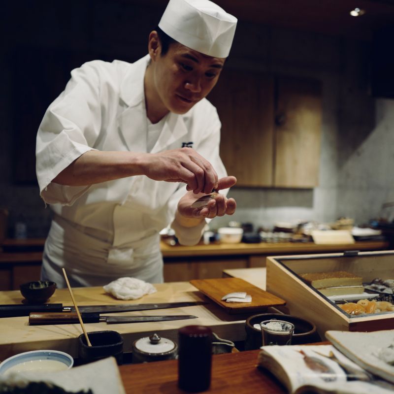 What is the difference between sushi and omakase?