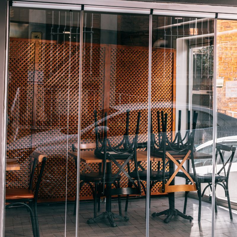 Restaurant Etiquette: How long is OK to stay at the table after you paid?