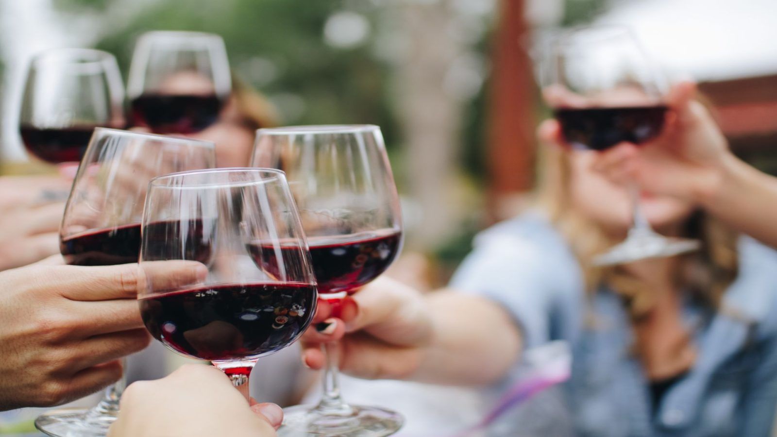 Riedel Vinum Wine Glasses Bordeaux - Meaningful Presents