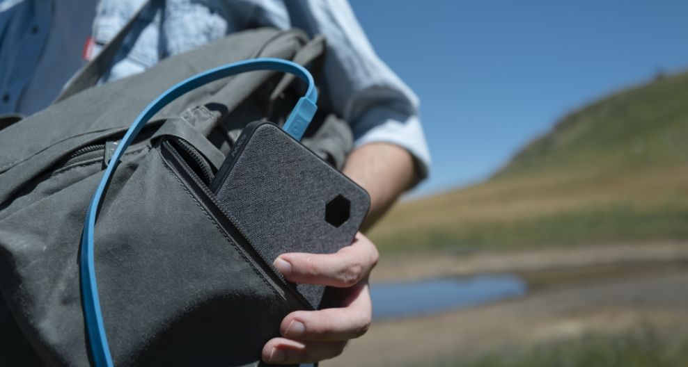 8 essential gadgets when travelling