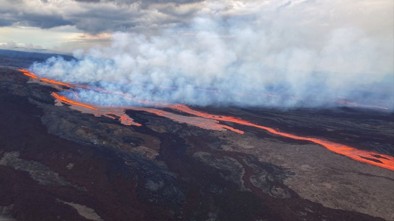 World’s largest active volcano Mauna Loa erupts after 40 years