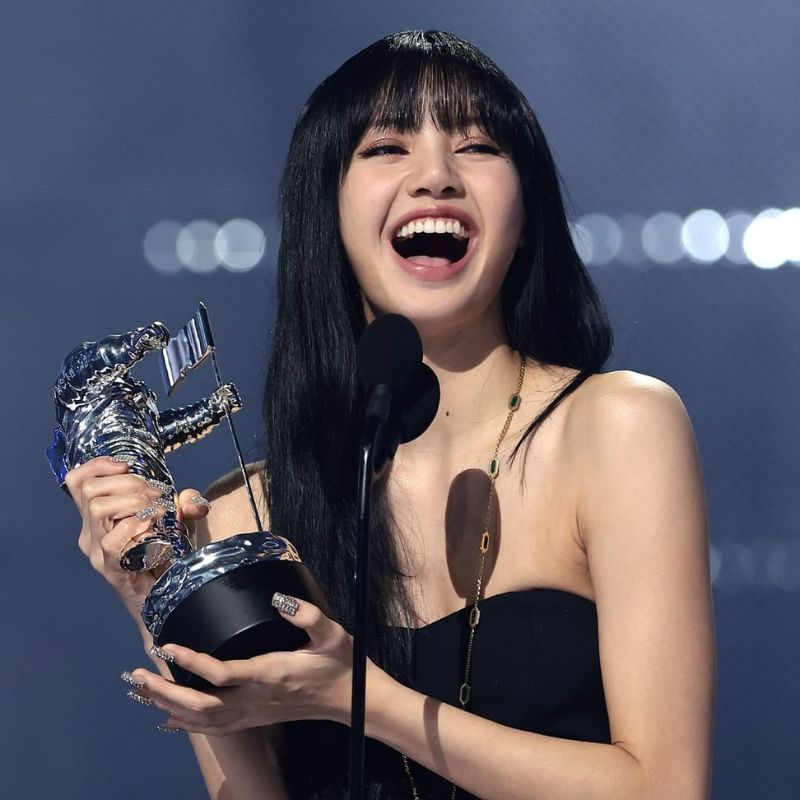 BLACKPINK’s Lisa tops list for the most Guinness World Records in K-pop