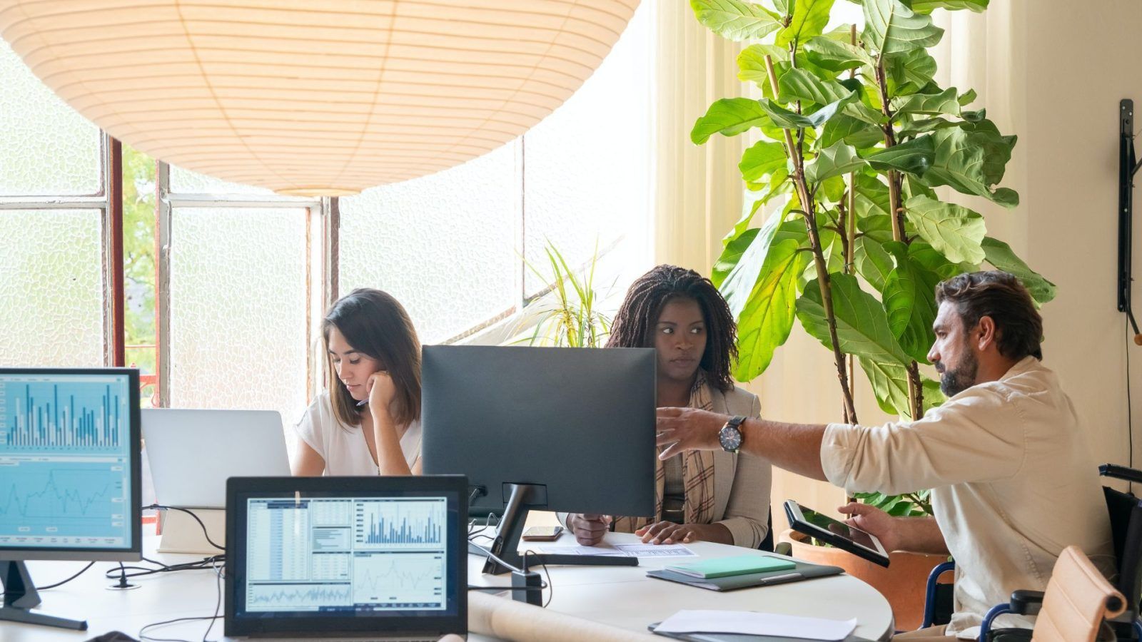 Tips to feng shui your office desk