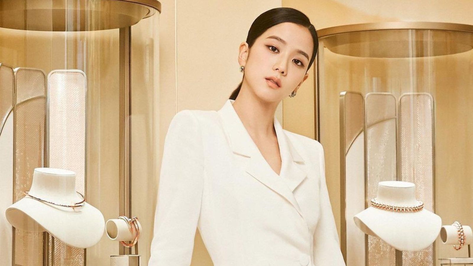 Blackpink's Jisoo Revives '60s Chic in the New Dior Campaign