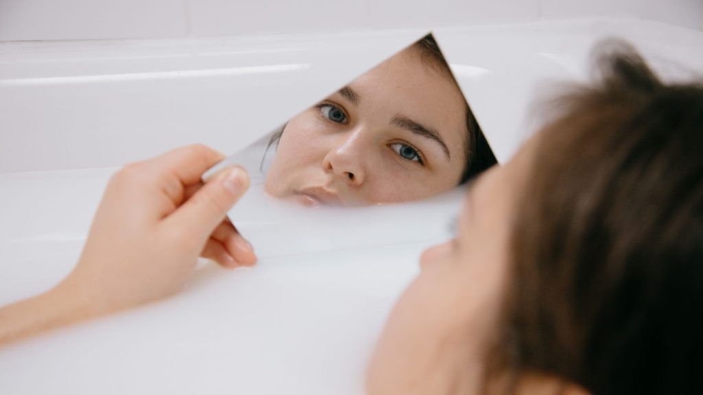 8 face washes for oily skin that control excess sebum, shine and acne