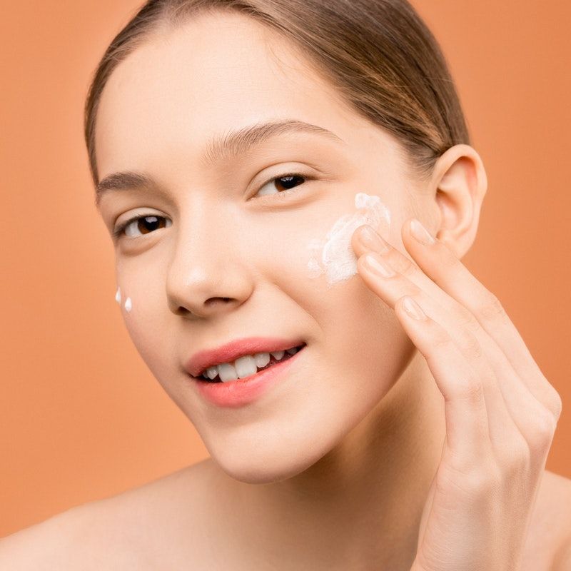 Choose the best face wash for dry skin to try this season