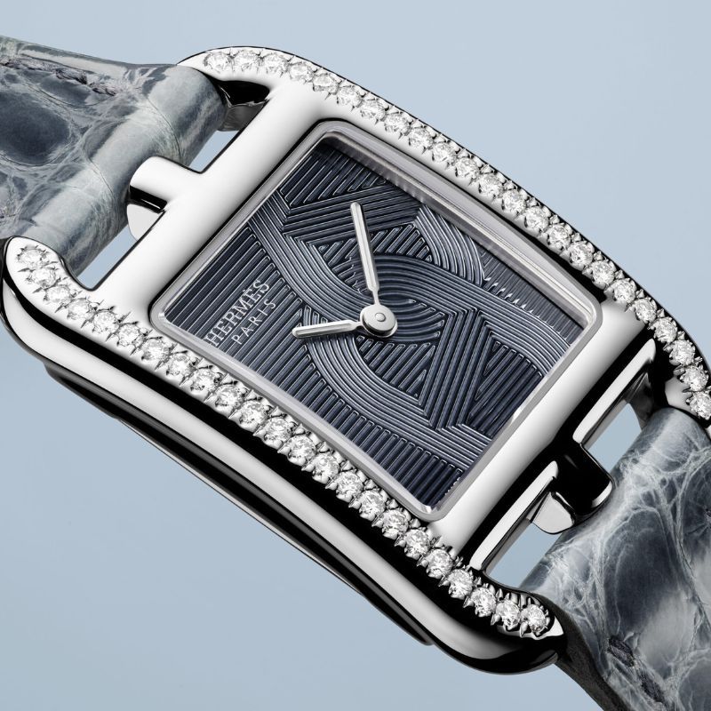 Bring out your femininity with the Hermès Cape Cod Chaîne d’ancre