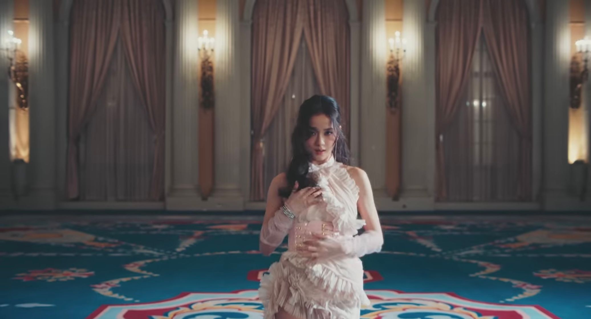 All the stunning looks that Jisoo wore in the music video for 'Flower'