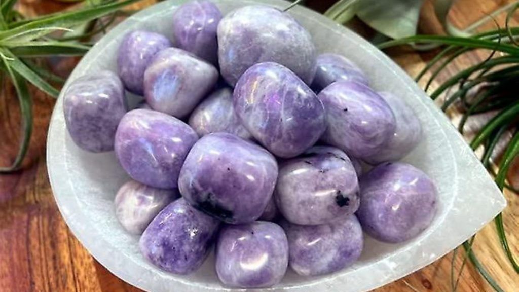 Best healing crystals to use based on your zodiac sign