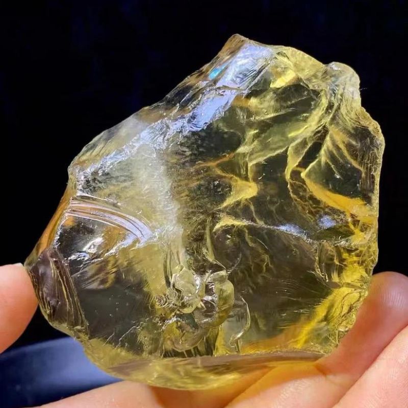 Натуральный необработанный кристалл цитрина
