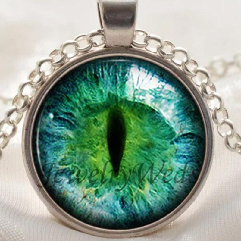 Ожерелье с зеленым кошачьим глазом