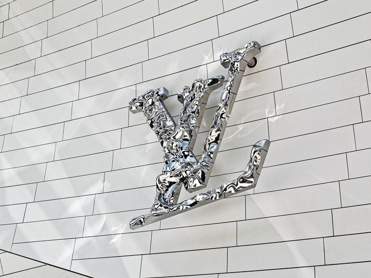 LVMH's market value exceeds $500 billion, a first in Europe